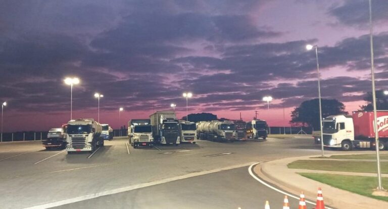 Áreas de descanso atenderam mais de 80 mil motoristas caminhoneiros nas rodovias paulistas em 2022