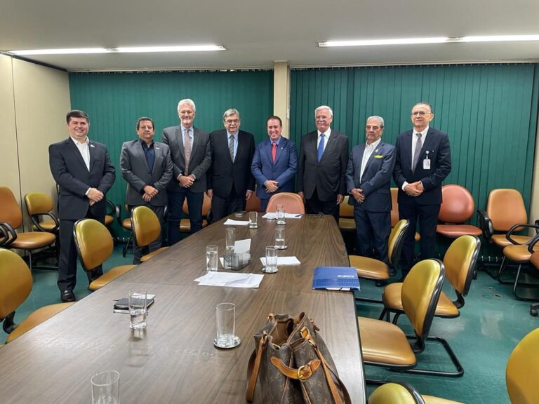 Deputado Jonas Donizette recebe presidente Francisco Pelucio em Brasília