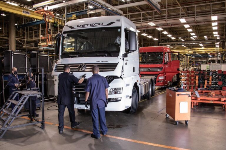 Apenas 29% dos caminhões vendidos em 2023 foram fabricados neste ano