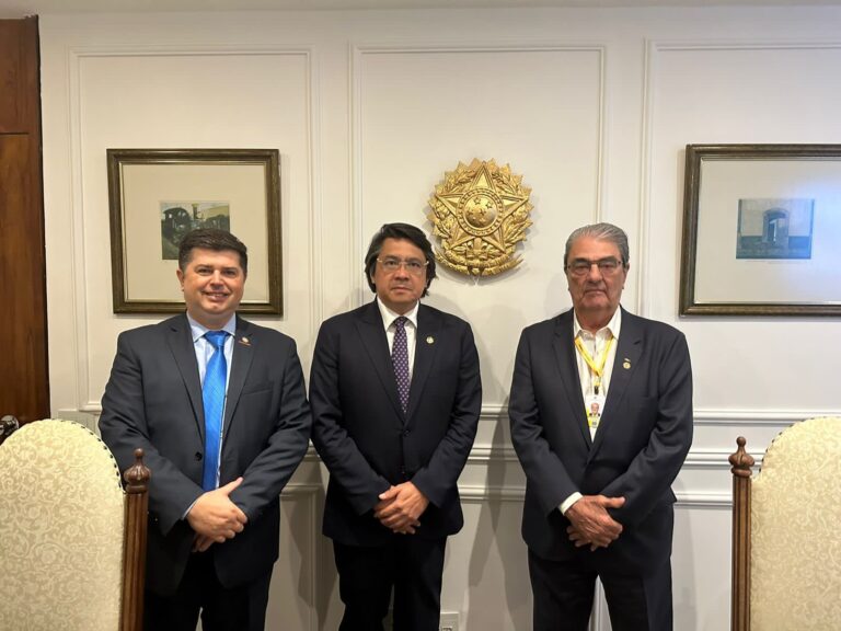 Presidente Francisco Pelucio participa de encontro com o senador Alexandre Luiz Giordano