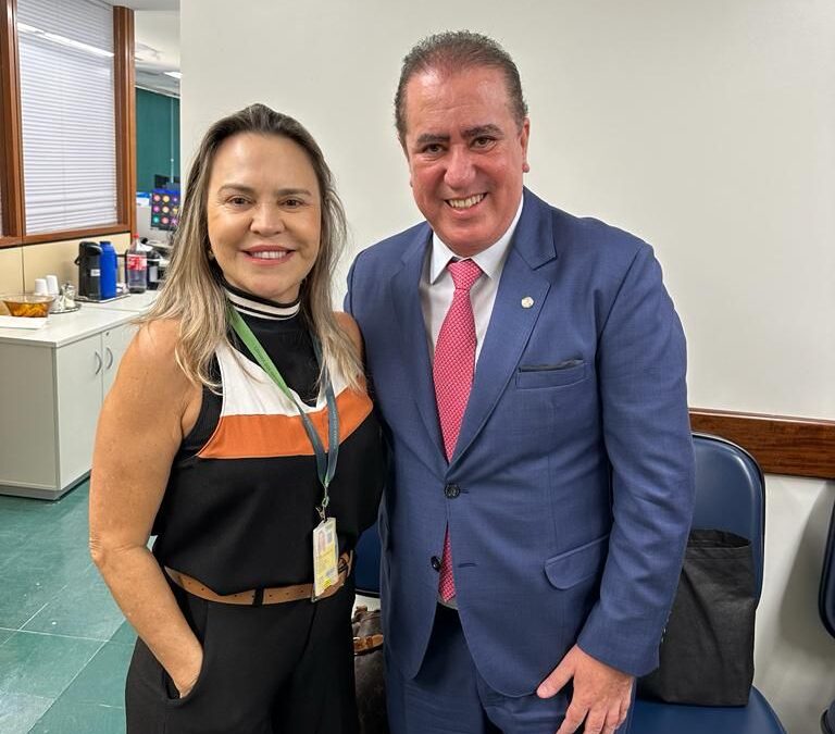 Assessora legislativa da NTC&Logística se encontra com o Deputado Jonas Donizete