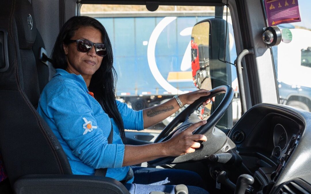 CCR e Mercedes-Benz realizam ação de saúde e cuidado emocional para motoristas de caminhão