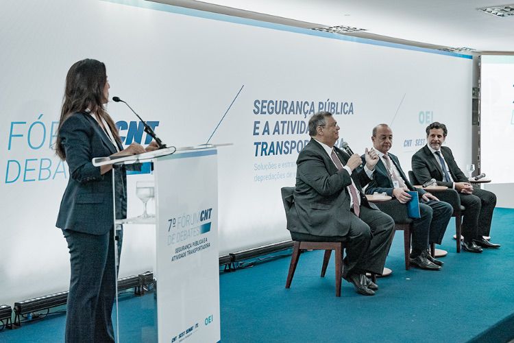 7º Fórum CNT de Debates: Flávio Dino promete estender cursos do Programa Transporte Seguro