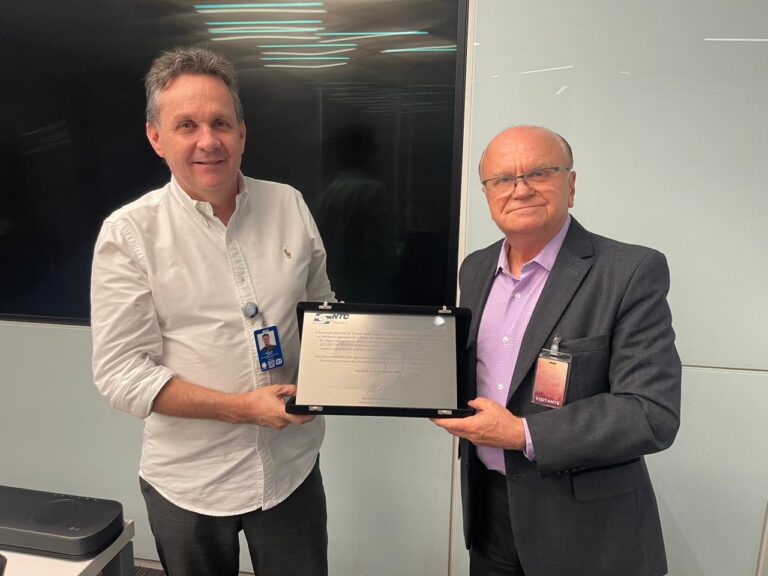 NTC&Logística homenageia a Record de Televisão pela cobertura do transporte rodoviário de cargas brasileiro