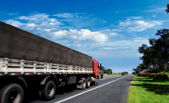 Mais de 4,2 milhões de motoristas caminhoneiros ainda precisam realizar o toxicológico até 28 de dezembro