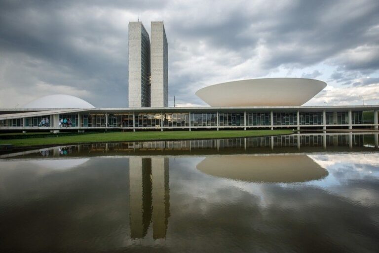 Desoneração da folha: parlamentares defendem derrubada do veto de Lula na votação de hoje