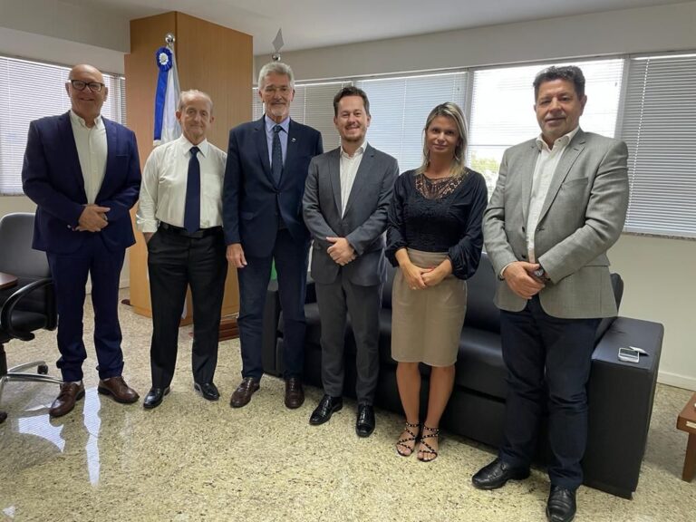 Presidente da NTC&Logística recebe visita do novo diretor de Relações Institucionais da ABCR em Brasília