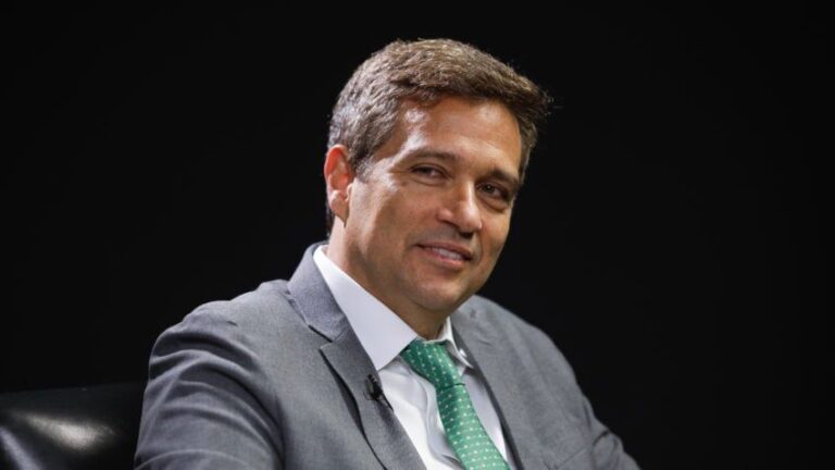 Economia pode crescer acima de 2% em 2024, diz Campos Neto