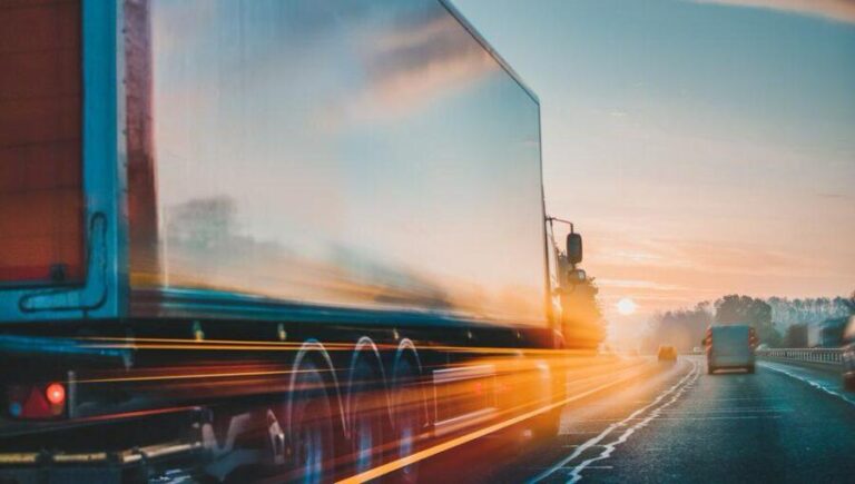 Financiamento de caminhões e ônibus cresce 4% em 2023