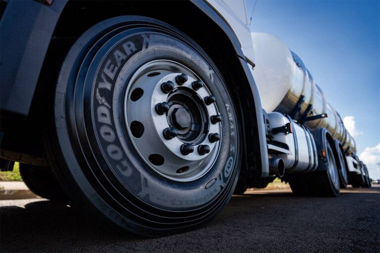 Números gerais caem, mas pneus de carga tem aumento nas vendas