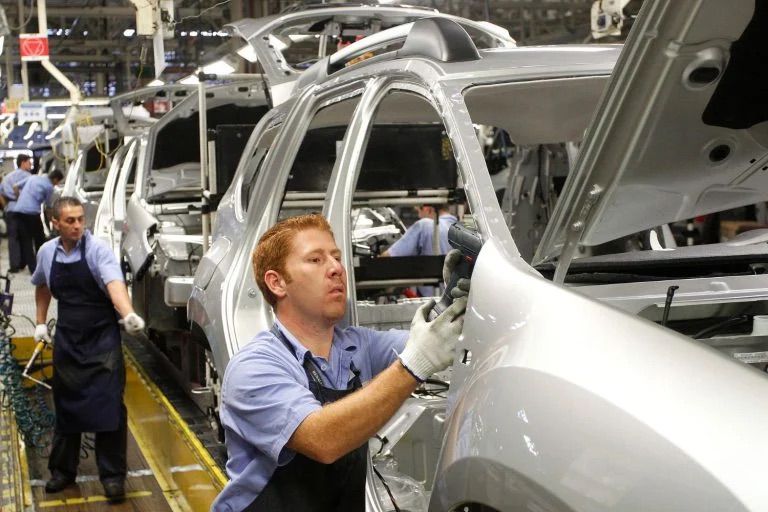Demanda forte impulsiona crescimento da indústria do Brasil em março