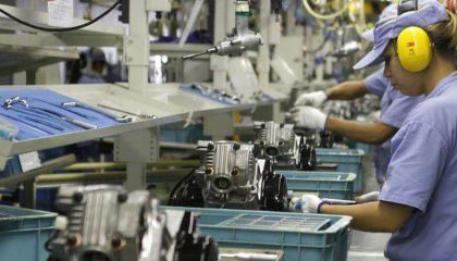 Faturamento real da indústria cresce 2,4% em fevereiro ante janeiro, mostra CNI