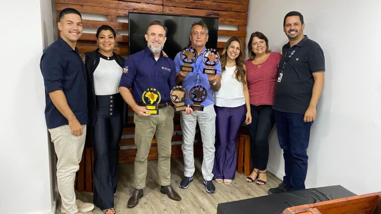 Ativa Logística recebe seis premiações das indústrias farma e beleza