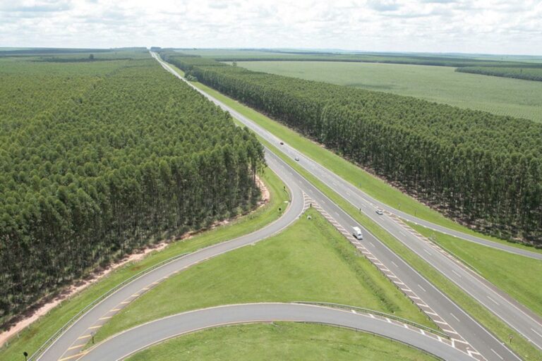 Arteris inicia cobrança de tarifa por eixos suspensos de veículos carregados nas rodovias federais