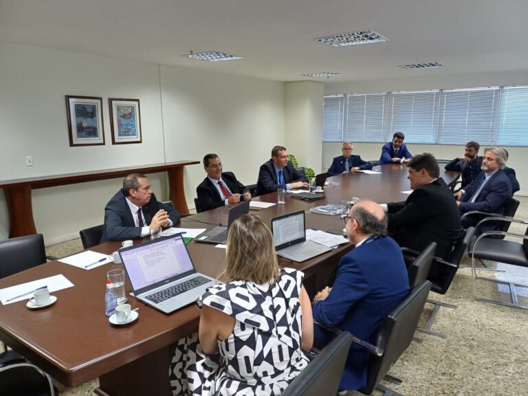 Reunião da CATSIND, na sede da NTC&Logística em Brasília, discute negociações coletivas e o IV Seminário Trabalhista do TRC