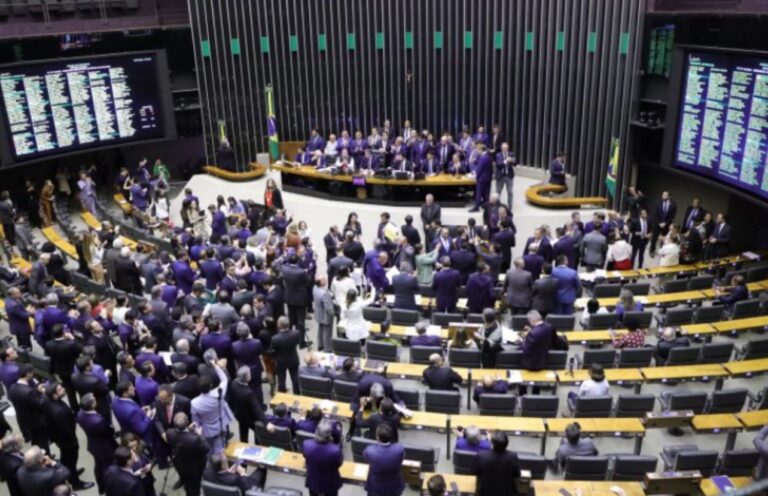 Câmara dos Deputados aprova regulamentação da reforma tributária com avanços importantes para o transporte