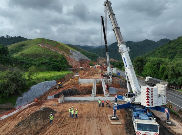 Obra na Serra das Araras avança com construção de viaduto e previsão de 200 desmontes de rochas neste ano