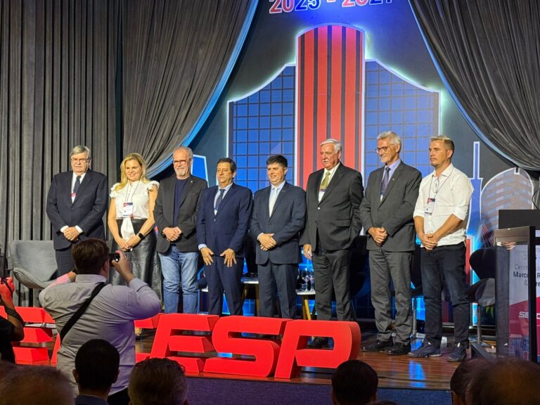 Presidente Eduardo Rebuzzi prestigia a posse da nova diretoria do SETCESP para o triênio 2025-2027