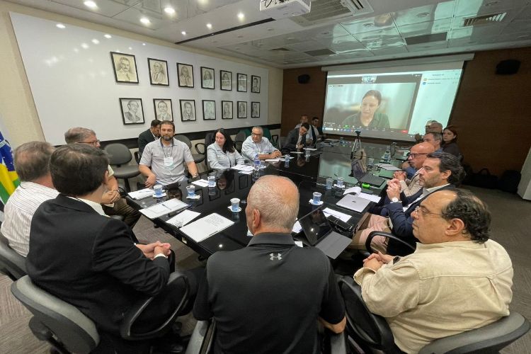 CNT e entidades do setor privado reforçam articulação para retomada do Programa Renovar em 2025