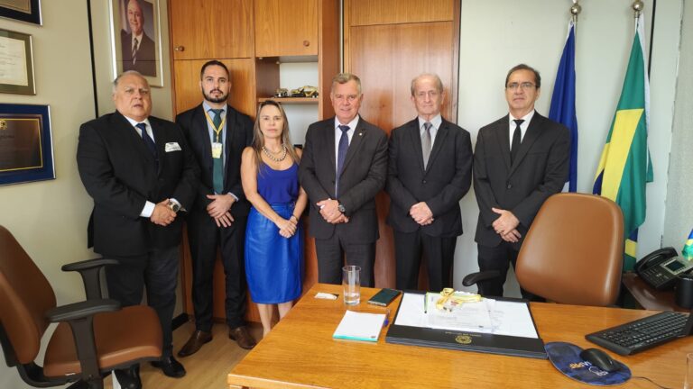 Representantes da NTC&Logística participam de audiência sobre o PL 147/2025 com o deputado Lucio Mosquini