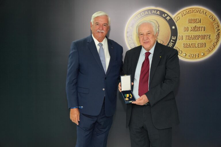 Marcos Aurélio Ribeiro, Diretor Jurídico da NTC&Logística, é homenageado com a Medalha JK da CNT
