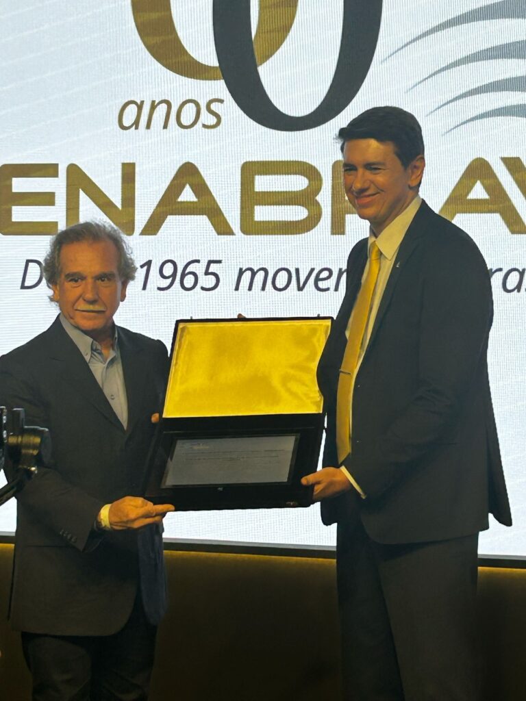 NTC&Logística participa da celebração dos 60 anos da FENABRAVE
