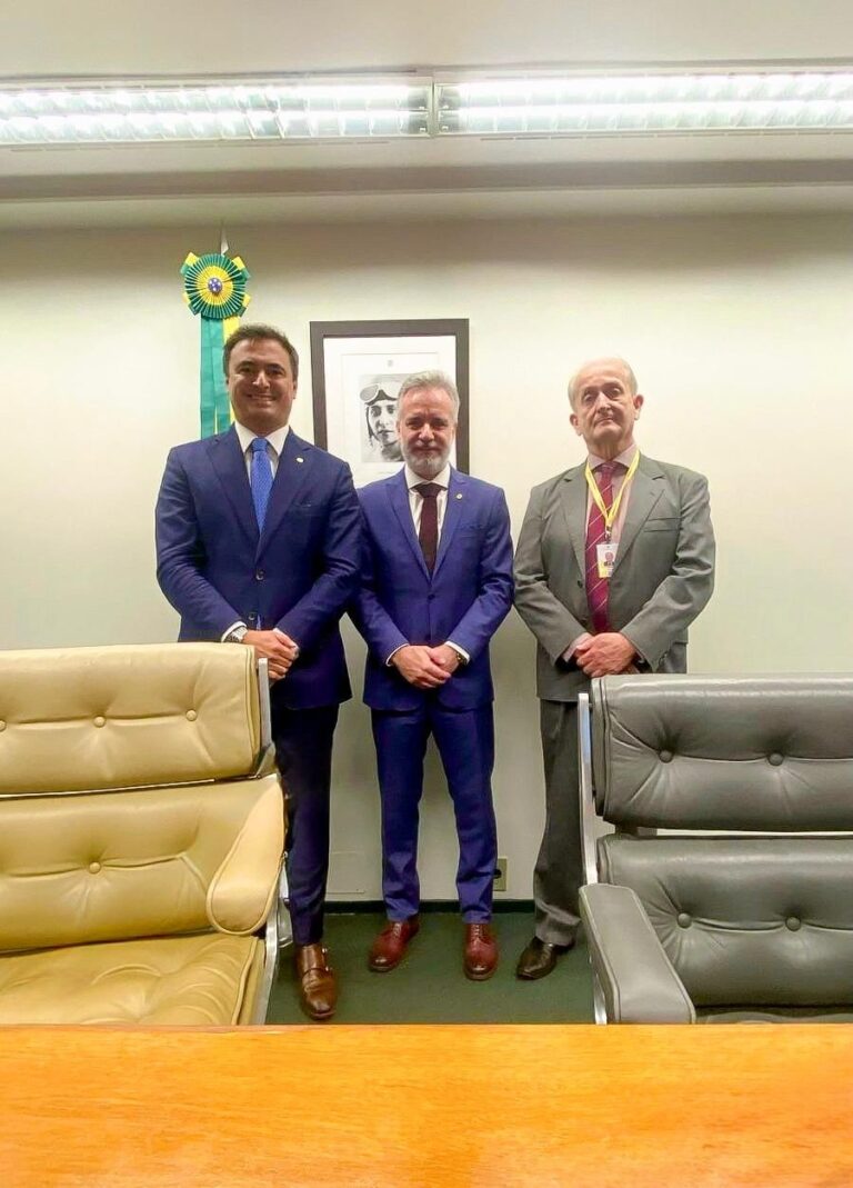 José Hélio Fernandes, vice-presidente extraordinário para Assuntos Políticos, acompanha eleição do novo presidente da CVT na Câmara dos Deputados