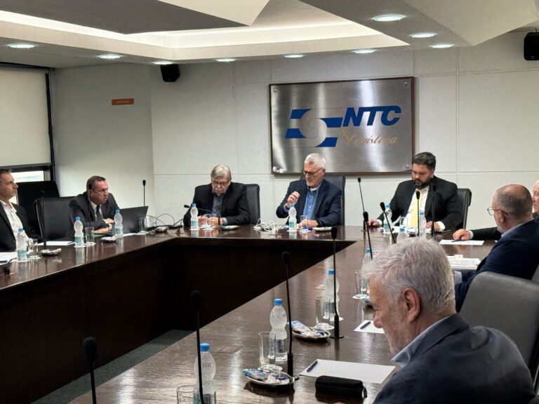 NTC&Logística sedia reunião entre CNT e CNTTT em São Paulo para discutir negociações coletivas e impactos da decisão do STF sobre a legislação do motorista