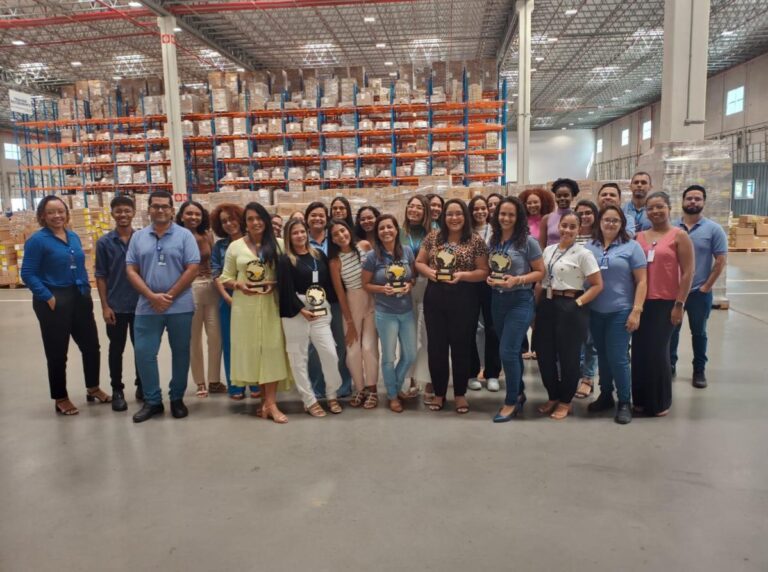 FQM Farmoquímica premia operações da Ativa Logística nos modais aéreo e rodoviário