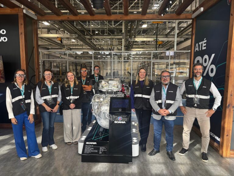 Vice-presidente extraordinária da Pauta ESG da NTC&Logística, Joyce Bessa, marca presença em visita técnica na Scania