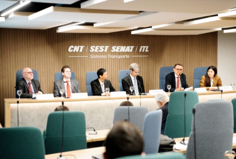 Especialistas discutem desenvolvimento sustentável em evento na sede do Sistema Transporte