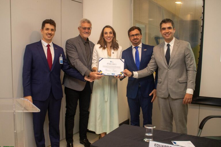 COMJOVEM é oficialmente incluída no programa ANTT Coopera em cerimônia na sede da agência, em Brasília