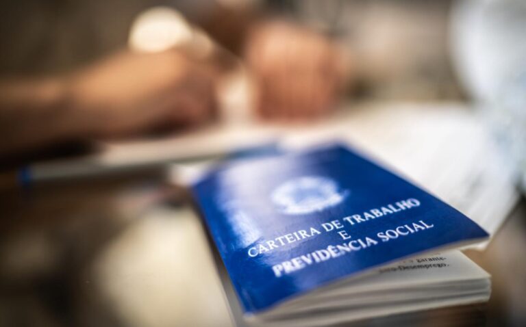 Desemprego recua para 6,2% em maio, o menor para o período desde 2012