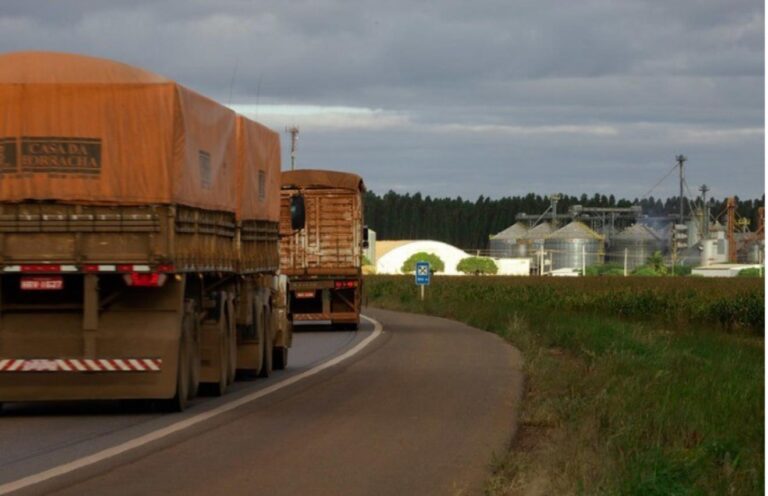 Aumento da mistura de biodiesel no diesel preocupa setor de transporte rodoviário de cargas
