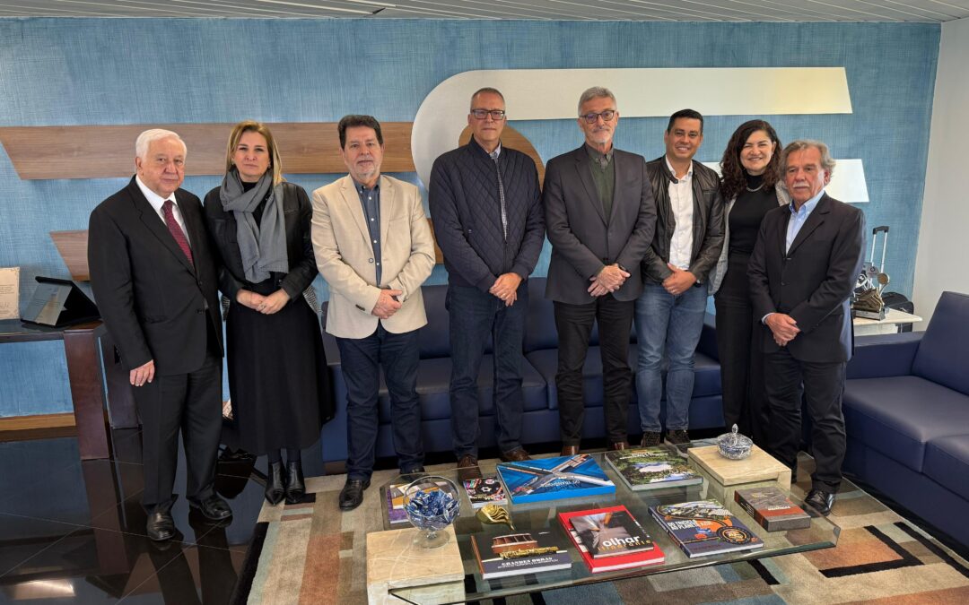 Presidente Eduardo Rebuzzi recebe representantes da RX Brasil na subsede da NTC&Logística em São Paulo