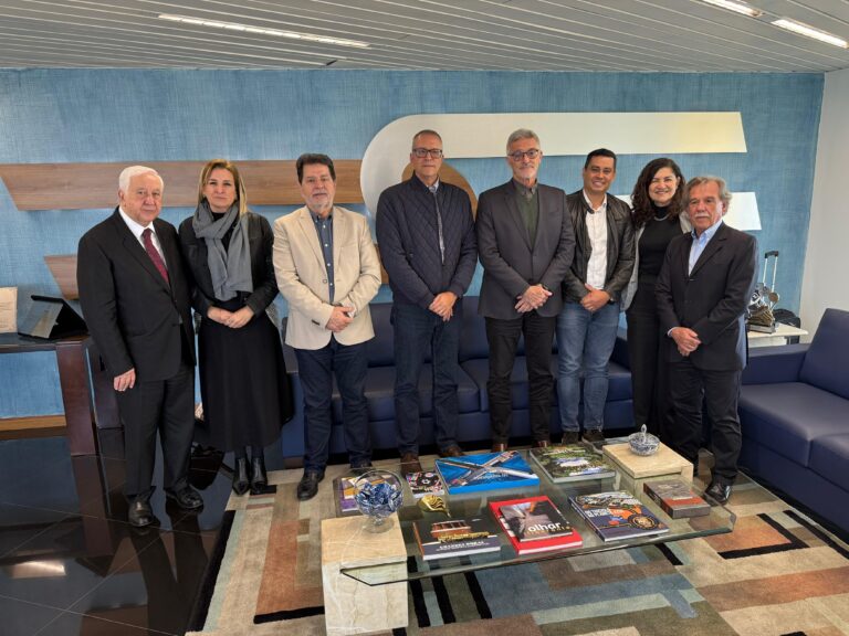 Presidente Eduardo Rebuzzi recebe representantes da RX Brasil na subsede da NTC&Logística em São Paulo