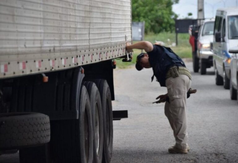 PRF reforça fiscalização de sistemas de freios em caminhões nas rodovias federais da Bahia