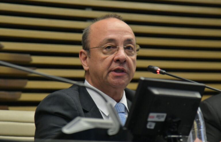 Vander Costa defende plano estratégico de logística com foco em equilíbrio regional e qualificação profissional