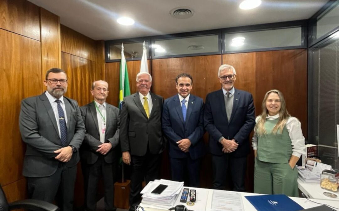 Presidente Eduardo Rebuzzi se reúne em Brasília com o deputado federal Hugo Leal
