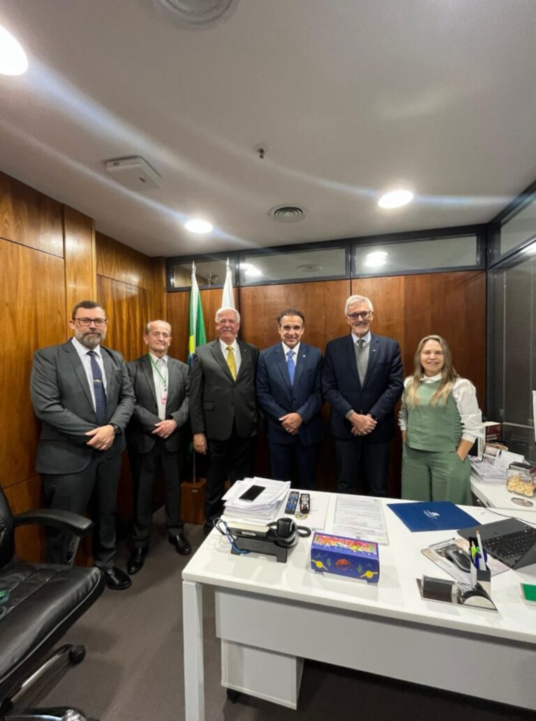 Presidente Eduardo Rebuzzi se reúne em Brasília com o deputado federal Hugo Leal
