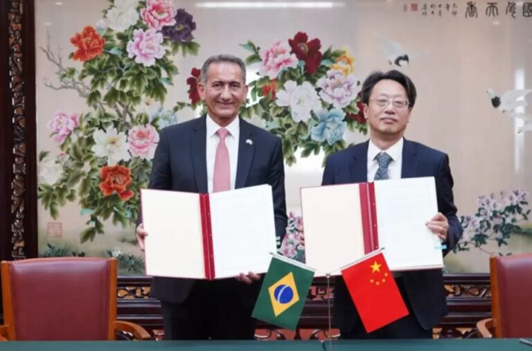 Brasil e China assinam memorando para cooperação em logística e desenvolvimento regional