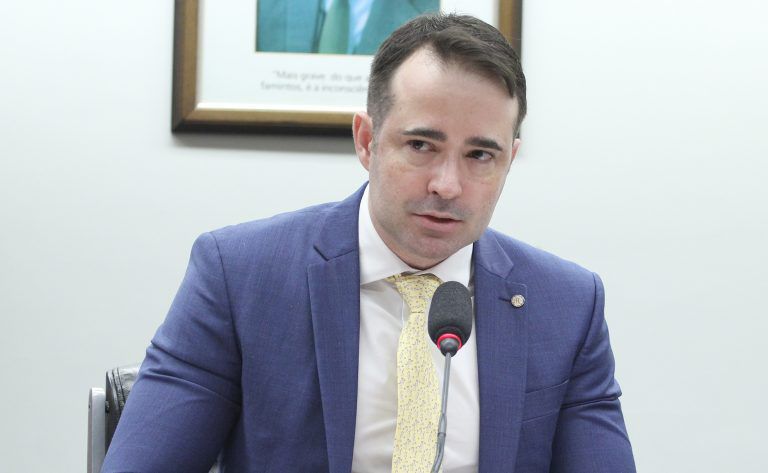 Comissão de Viação aprova novas regras para apoio a caminhoneiros em portos