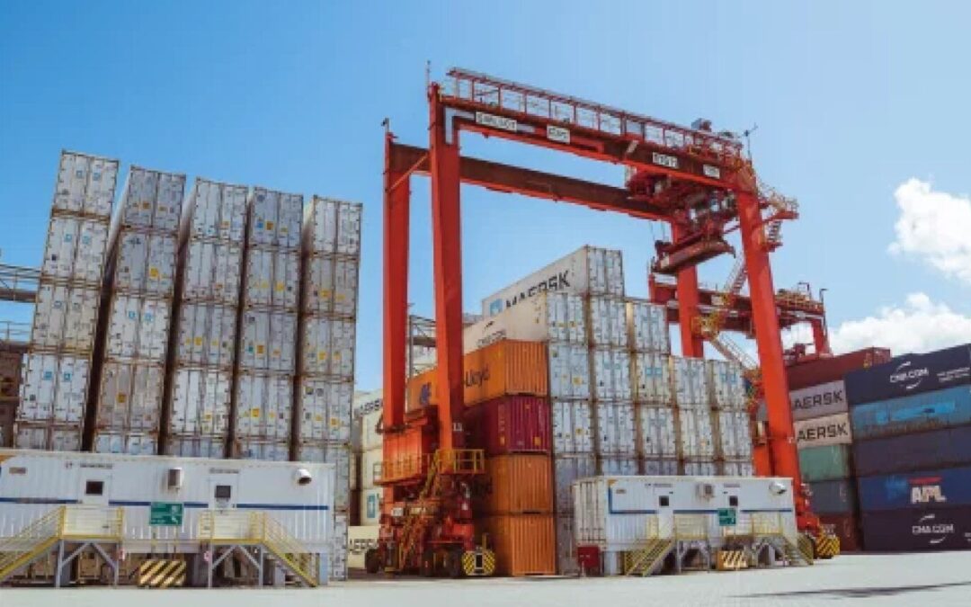 Portos de SC crescem 7,9% em 2025 e operam 1 em cada 5 contêineres do Brasil