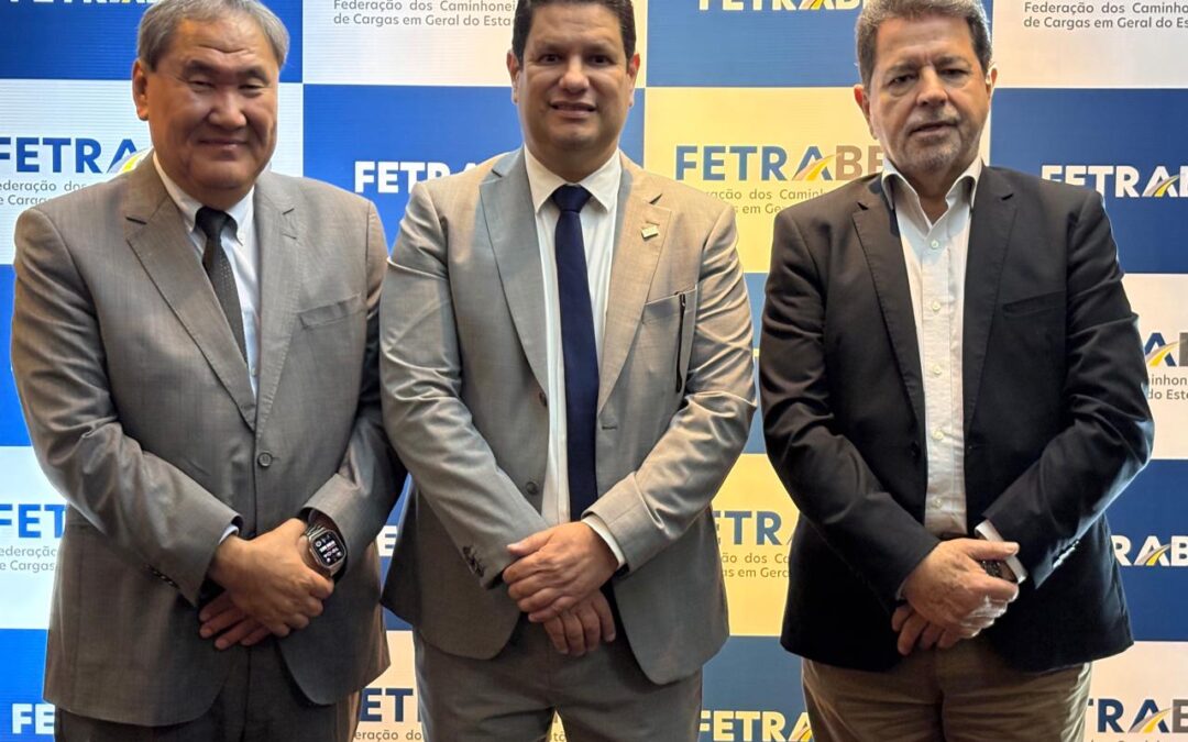 Diretor financeiro da NTC&Logística, José Maria Gomes, participa da posse da nova diretoria da FETRABENS