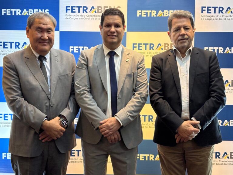 Diretor financeiro da NTC&Logística, José Maria Gomes, participa da posse da nova diretoria da FETRABENS