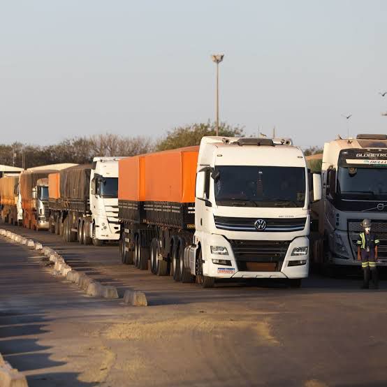 Volume de serviços cresce 0,3% em julho e tem sexto mês seguido de expansão