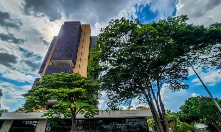 Ata do Copom indica Selic a 15% “por período bastante prolongado”