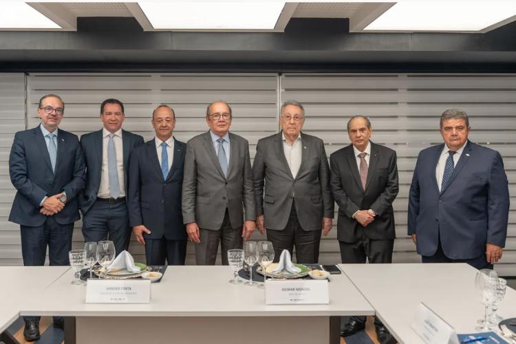 Fórum das Confederações se reúne com ministro Gilmar Mendes na sede da CNT