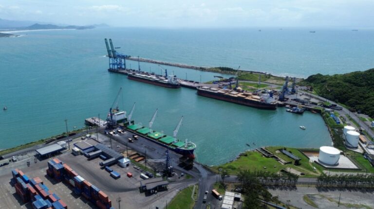 Porto de Imbituba supera 5,1 milhões de toneladas no acumulado de 2025 e consolida liderança logística em Santa Catarina
