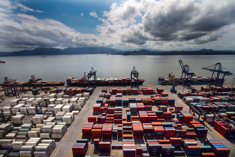 Brasil pode exportar mais US$ 7,8 bilhões aos EUA caso negociações avancem, aponta CNI